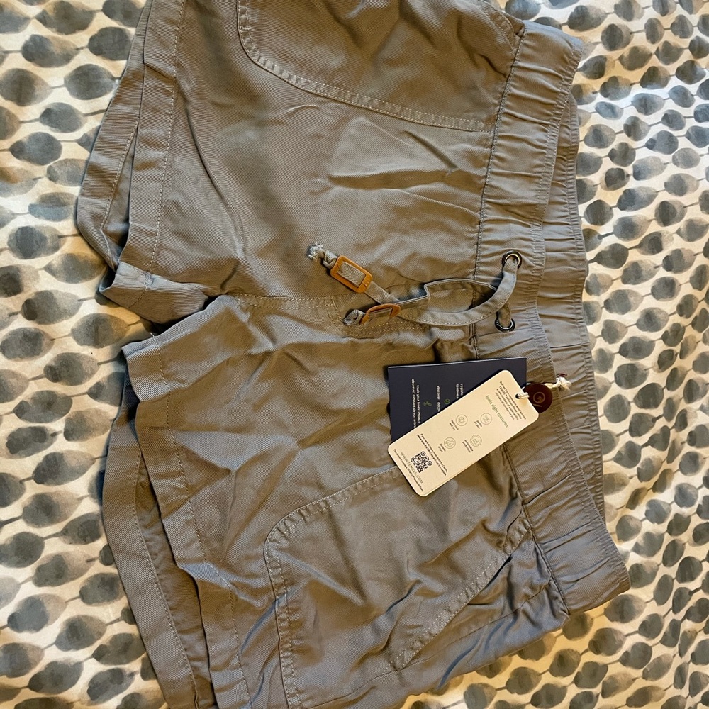 Ten tree shorts XL